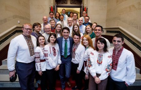 У Канаді депутати прийшли у парламент в українських вишиванках