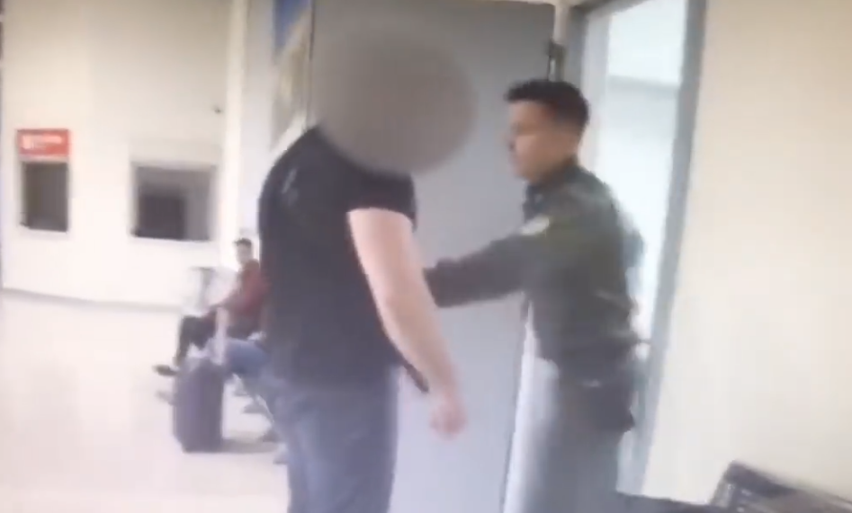 Аеропорт «Жуляни»: росіянин, якому заборонений в'їзд до України, лаявся та провокував прикордонників (відео)