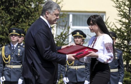 Порошенко посмертно присвоїв звання Герой України генерал-майору Ігорю Момоту