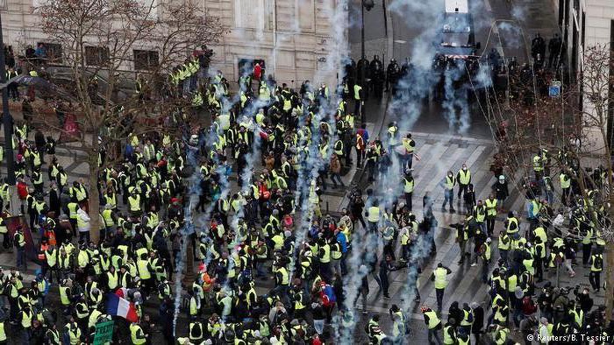 Під час сутичок у Парижі постраждали понад 30 учасників демонстрації