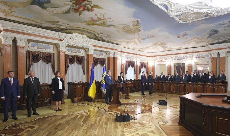 Порошенко призначив 75 суддів Верховного суду