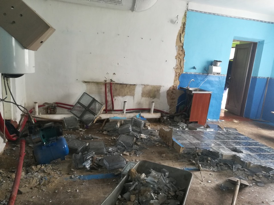 На Львівщині обвалилася стіна школи, під завалами опинилися двоє людей — ДСНС