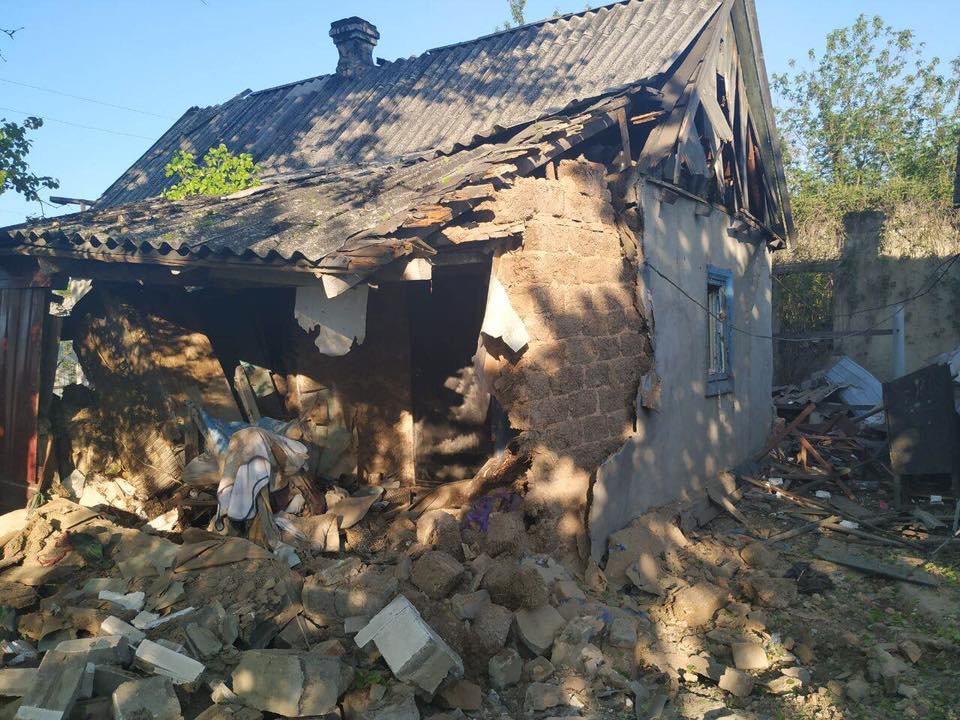 Обстріл Мар'їнки: пошкоджено 12 будинків, у 9 з них живуть люди