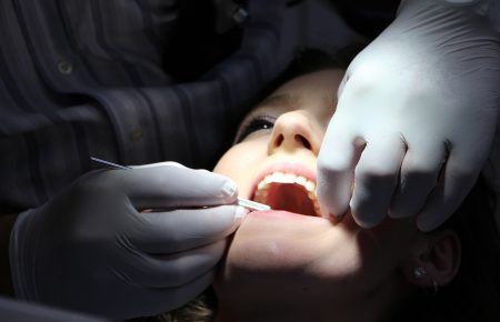 Радянська спадщина: чому ми боїмося стоматологів та міфи про зуби