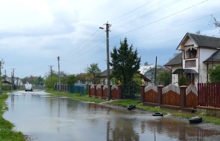 В селі Бережниця на Івано-Франкивщині через сильні зливи зруйновано майже 19 кілометрів доріг (фото, відео)