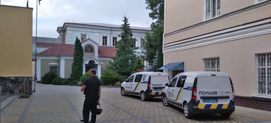 У Харкові та Житомирі поліція перевіряє повідомлення про замінування п'ятьох вишів