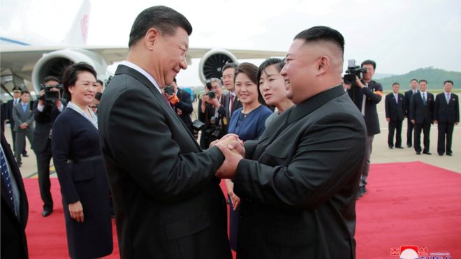 Візит президента Китаю до КНДР: Кім Чен Ин назвав cтосунки між країнами «непереможними»