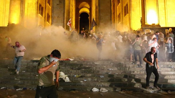 МВС Грузії розслідує дії правоохоронців під час протестів: є перші відсторонення