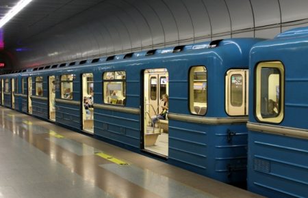 У Києві чотири станції метро закрили через повідомлення про мінування