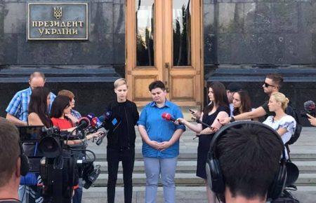 Учасники «КиївПрайду» закликали Зеленського відреагувати на напади та прийти на Марш рівності