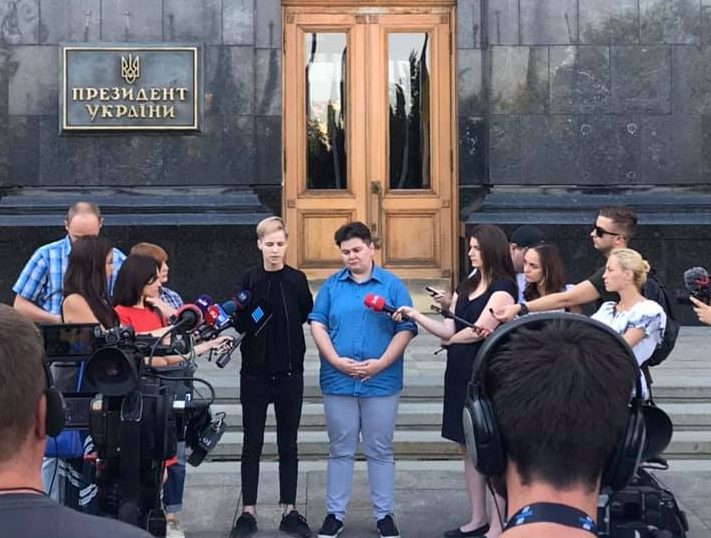 Учасники «КиївПрайду» закликали Зеленського відреагувати на напади та прийти на Марш рівності