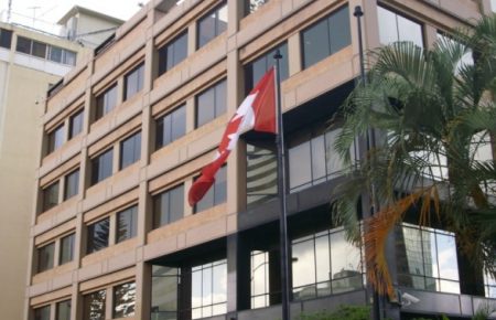Канада тимчасово закрила посольство у Венесуелі