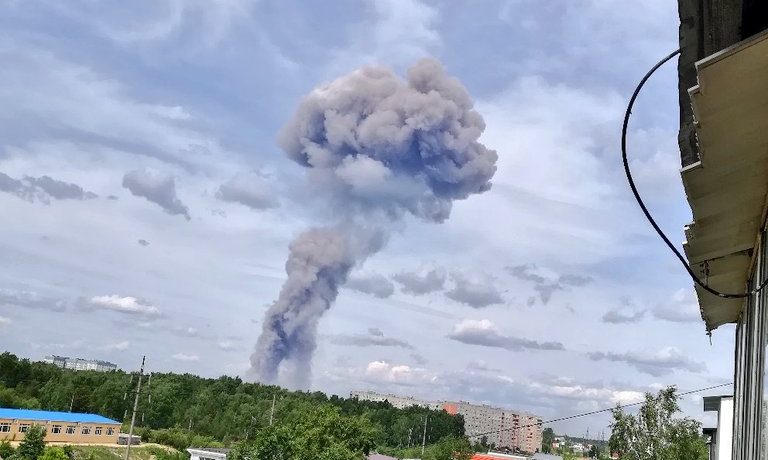За офіційними даними, у російському Дзержинську внаслідок вибухів на підприємстві постраждали 85 людей