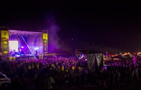 Буревій обвалив дах сцени на фестивалі Kozak на Дніпропетровщині, заходи завершили раніше