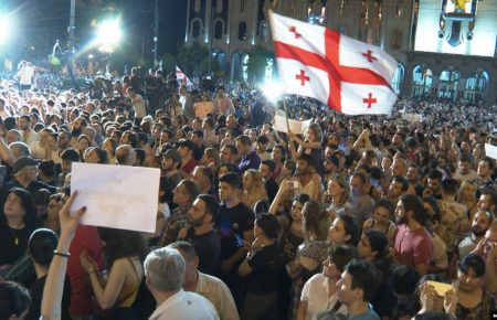 Протести у Грузії: поліція застосувала сльозогінний газ та гумові кулі (фото,відео)
