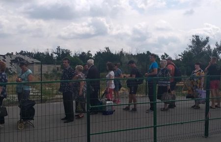 Розведення сил біля Станиці Луганської: що говорять жителі та очільник району