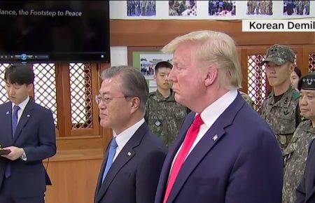 Трамп прибув до демілітаризованої зони Кореї, де має зустрітися з Кім Чен Ином