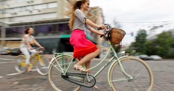 Чому жінки менше їздять велосипедом?