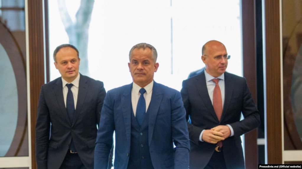 Члени Демократичної партії Молдови пішли з уряду, щоб «завершити політичну кризу»