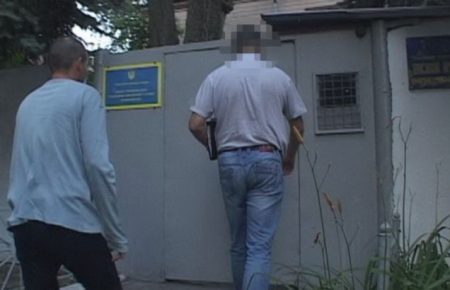 СБУ передала у військову прокуратуру одного зі звільнених полонених (відео)