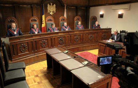 У Молдові Конституційний суд визнав незаконними призначення Додоном прем’єрки та уряду