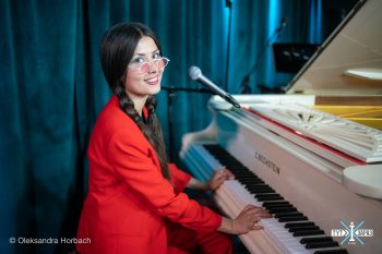 JULINOZA: «Продюсери хочуть зробити з мене Бйорк, але я пручаюся» JULINOZA: «Продюсери хочуть зробити з мене Бйорк, але я пручаюся»