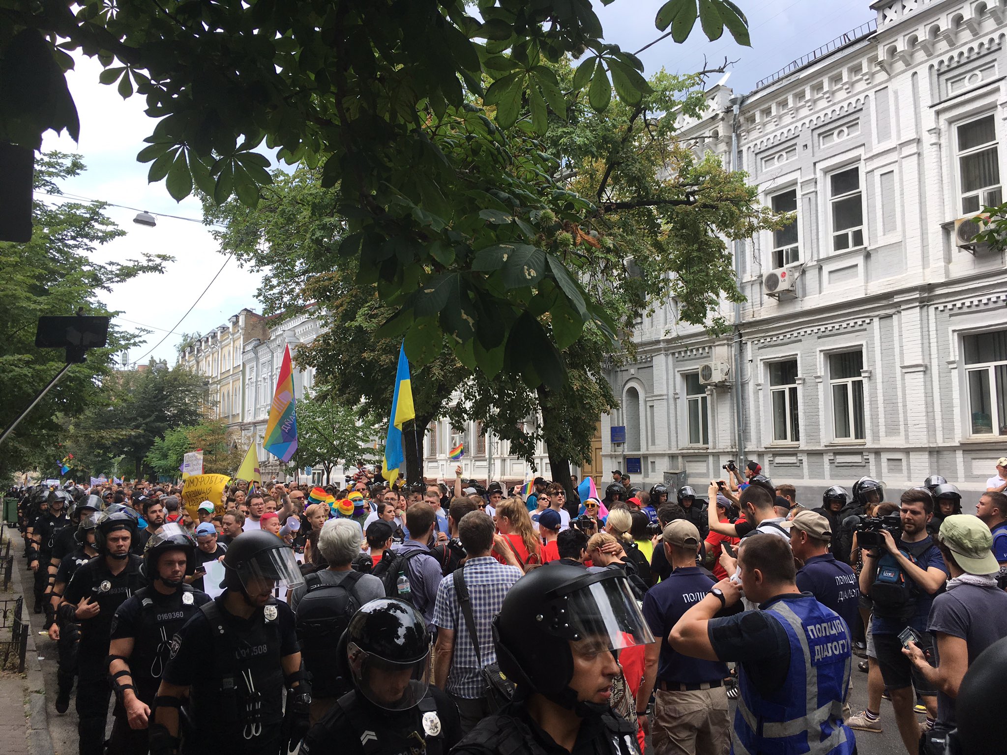 У Києві розпочався Марш рівності: поліція затримала 9 противників акції
