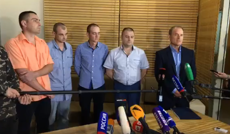 Медведчук: четверо звільнених з полону на Донбасі 28 червня прибудуть у Київ