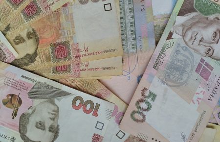 Звідки гроші в українських партій?