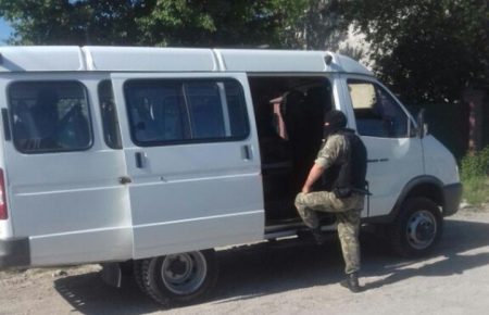 В окупованому Криму за двома адресами російські силовики проводять «слідчі заходи»