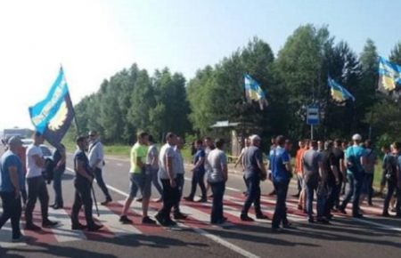 На Львівщині гірники перекрили міжнародну трасу, вимагають виплат зарплатні