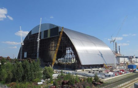 Україні передали в експлуатацію нове захисне накриття над енергоблоком у Чорнобилі: чим новий конфаймент відрізняється від старого саркофагу