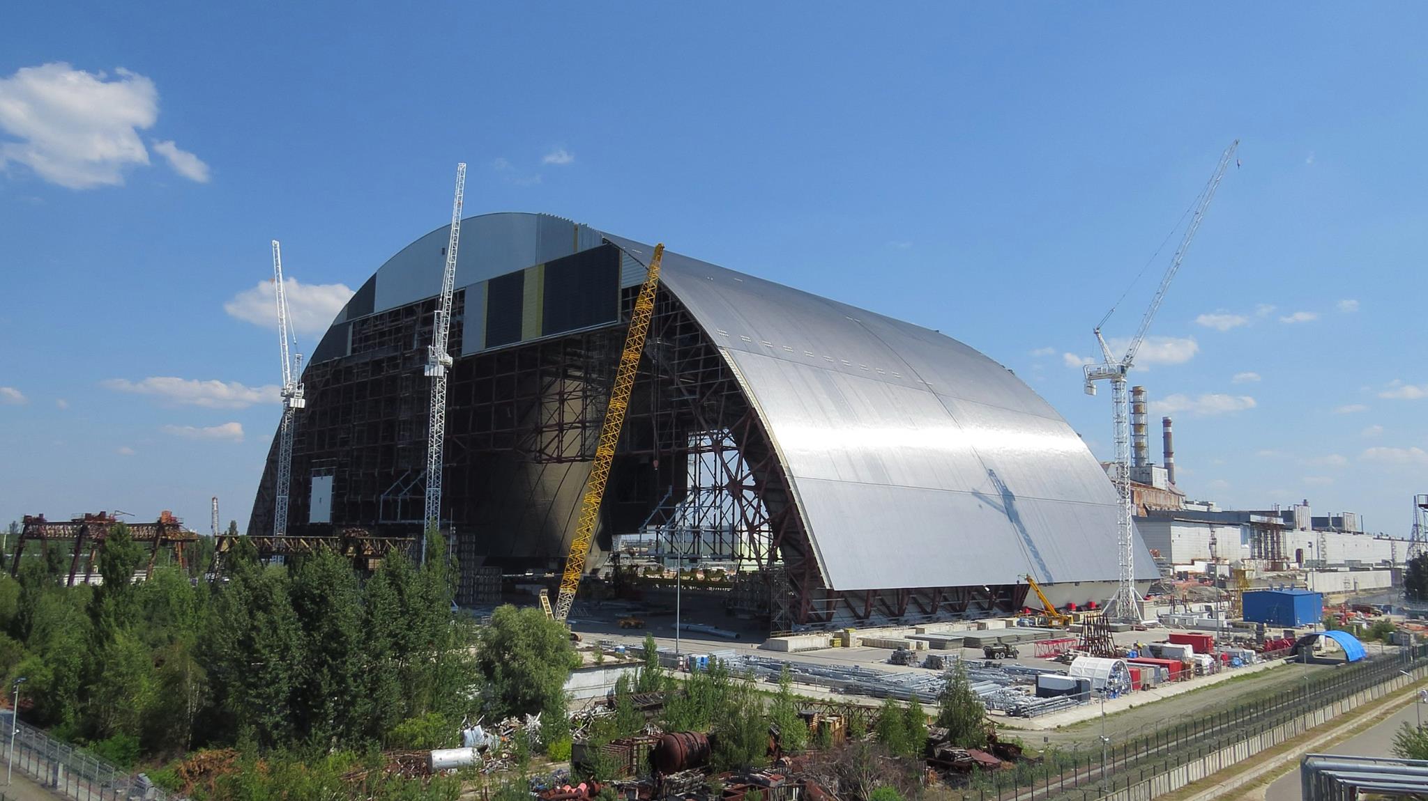 Україні передали в експлуатацію нове захисне накриття над енергоблоком у Чорнобилі: чим новий конфаймент відрізняється від старого саркофагу