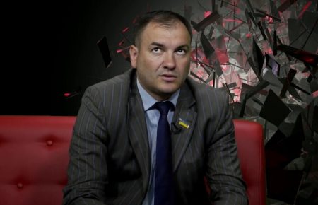 Секретар Бориспільської міської ради Ярослав Годунок, якого Зеленський вигнав з наради, заявив, що подасть до суду на президента