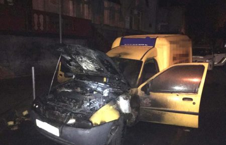 Вночі у Рівному спалили авто з агітацією кандидата в депутати від «Свободи» — поліція розпочала розслідування
