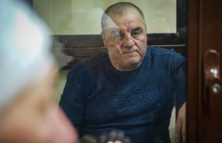 Бекіров 10 днів не вставав із ліжка через біль у спині — адвокат