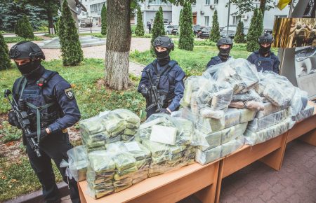 Поліцейські затримали учасників наркокартелю та вилучили 400 кг кокаїну