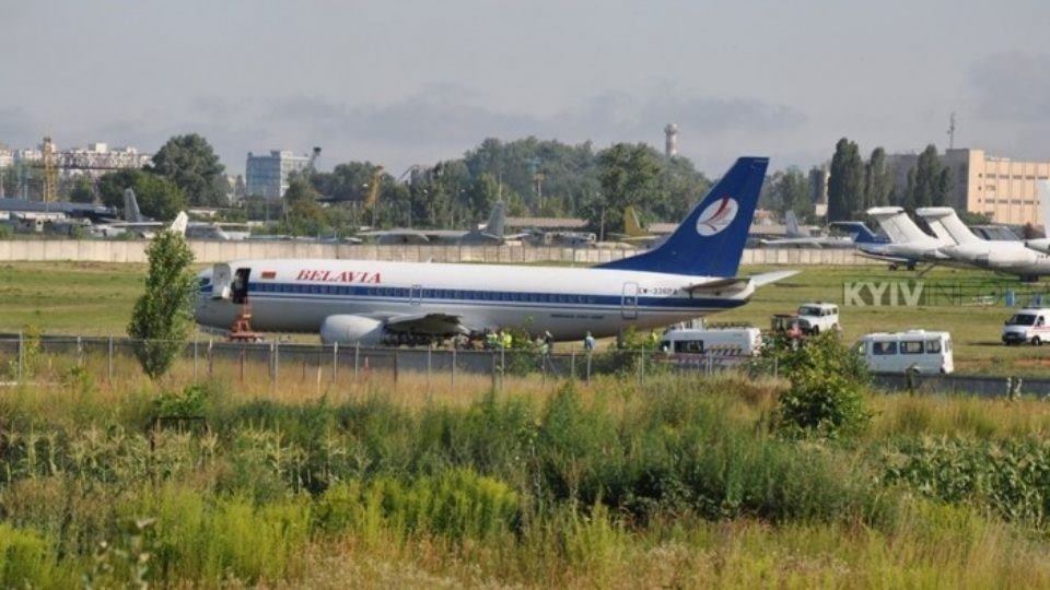 В аеропорту «Київ» літак викотився за злітну смугу, частина рейсів скасовані (оновлено)