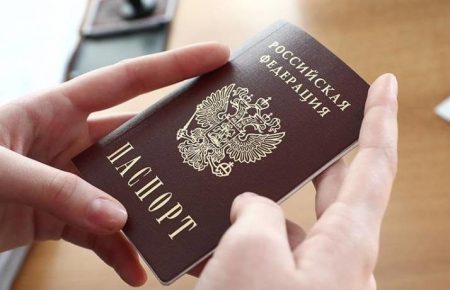 Канада не визнаватиме російських паспортів, виданих жителям окупованого Донбасу