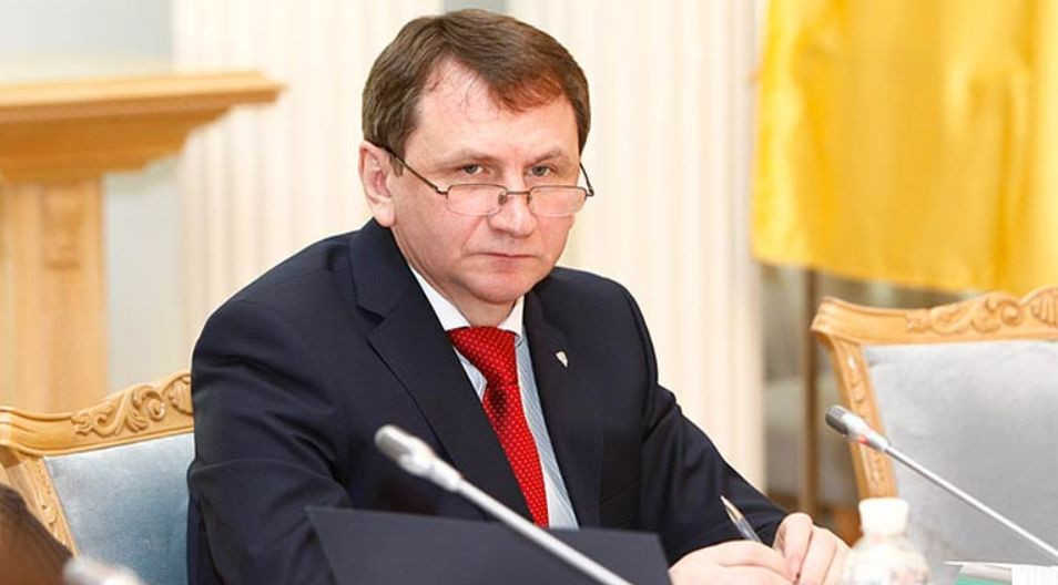 Голова Ради суддів Ткачук, який заявляв про тиск з боку Адміністрації президента,  склав повноваження