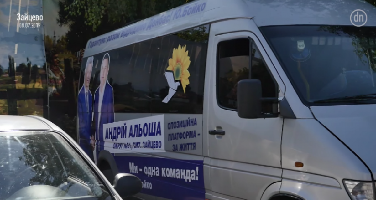 Виборців з окупованої Горлівки на виборчу дільницю підвозить автобус з партійною агітацією (відео)