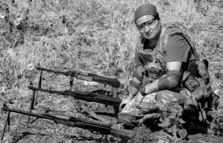 Родині загиблої на Донеччині кулеметниці Яни Червоної вручили посмертну нагороду