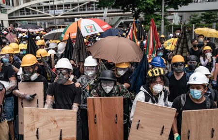 У Гонконзі протестувальники увірвалися до будівлі парламенту
