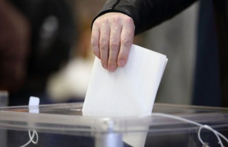 Місце голосування на виборах змінили понад 200 тисяч українців