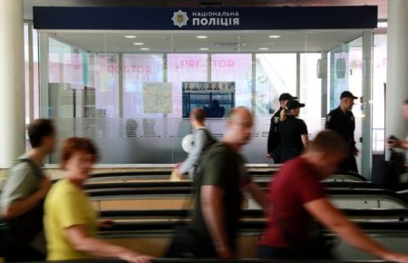 На станції метро «Лук'янівська» відкрили прозорий офіс поліції (фото)