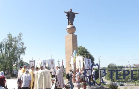КВУ про агітацію у регіонах: У селищі на Тернопільщині за сприяння кандидата відкрили 10-метрову статую Христа