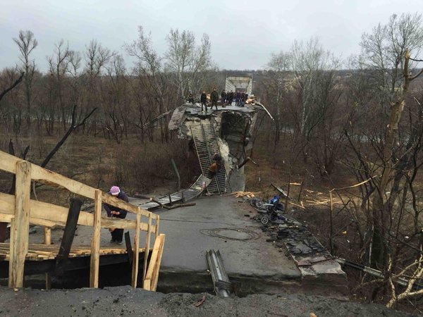 Бойовики не допустили до мосту в Станиці Луганській фахівців