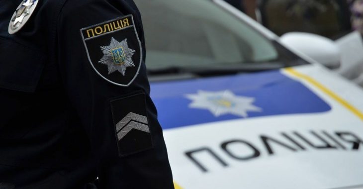 В Ужгороді обстріляли автівку начальника управління захисту економіки Нацполіції у Закарпатті В Ужгороді обстріляли автівку начальника управління захисту економіки Нацполіції у Закарпатті