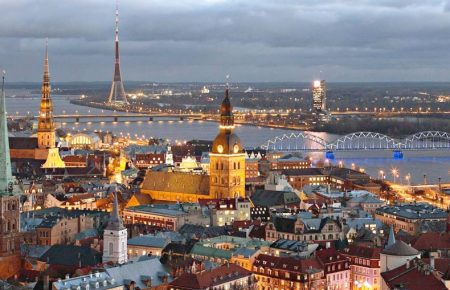 Україна веде перемовини з Латвією щодо легалізації всіх заробітчан — посол