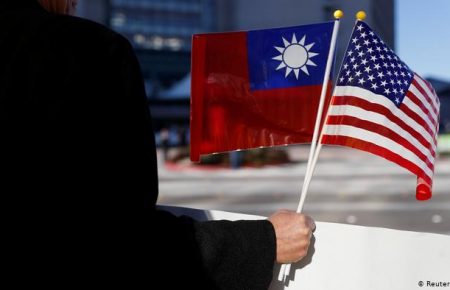 Китай виступав проти продажу зброї США Тайваню і вимагає розірвання військових зв'язків з островом